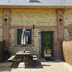 Domaine Des Cerisiers Hébergement de vacances Berville-sur-Mer