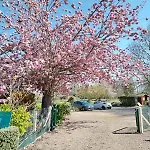 Domaine Des Cerisiers Hébergement de vacances Berville-sur-Mer