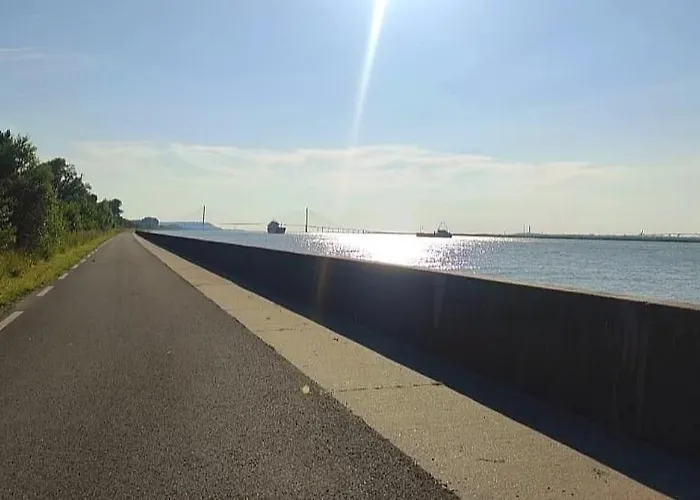 Holiday home Domaine Des Cerisiers - Acces Direct Piste Cyclable Reliant Honfleur - Parking Prive - Grand Jardin